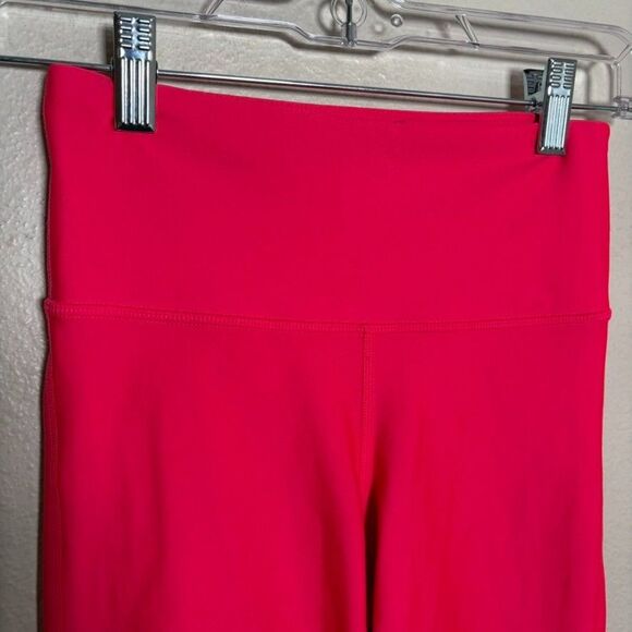 Under Armour Shorts Women's XS Neon Pink Biker Compression Athletic - Picture 3 of 9